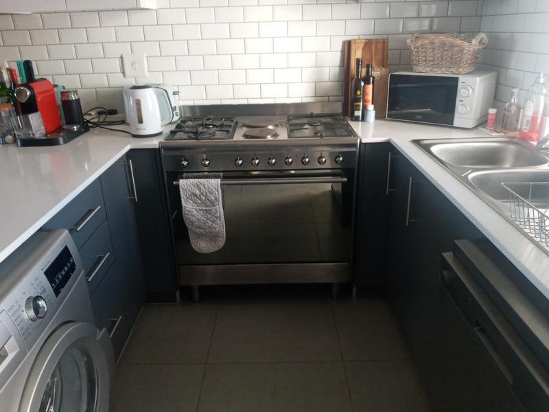 To Let 2 Bedroom Property for Rent in Somerset West Western Cape